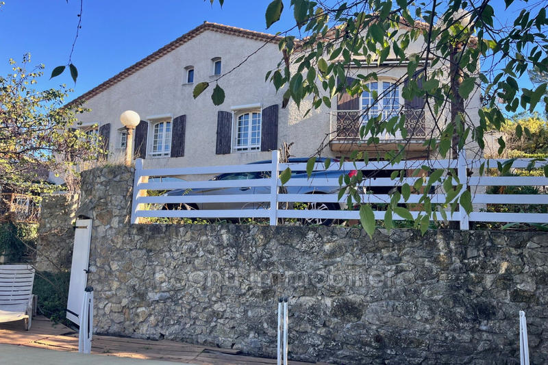 Maison - 210 m² - 7 pièces