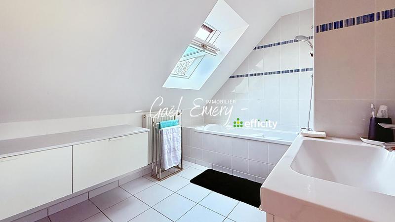 Maison - 83 m² - 5 pièces