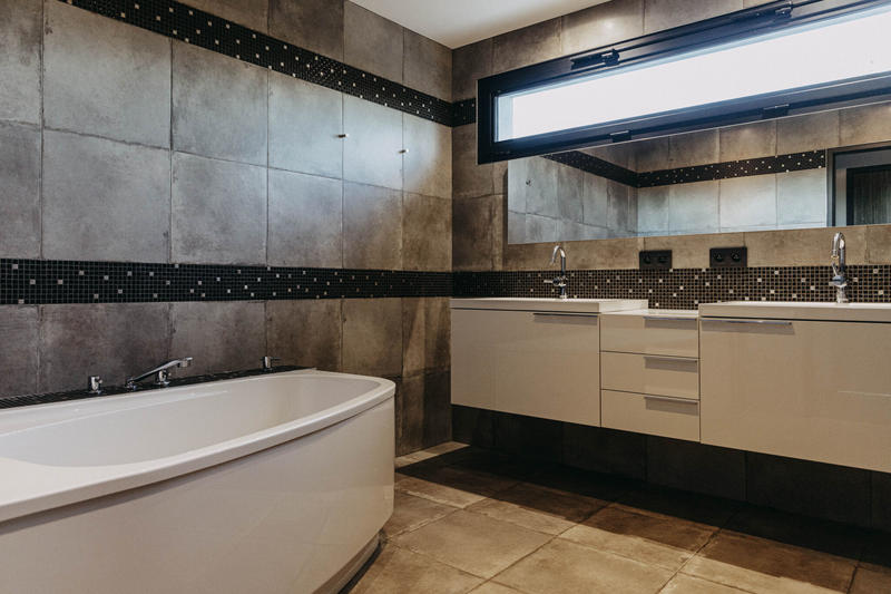 Maison - 350 m² - 8 pièces