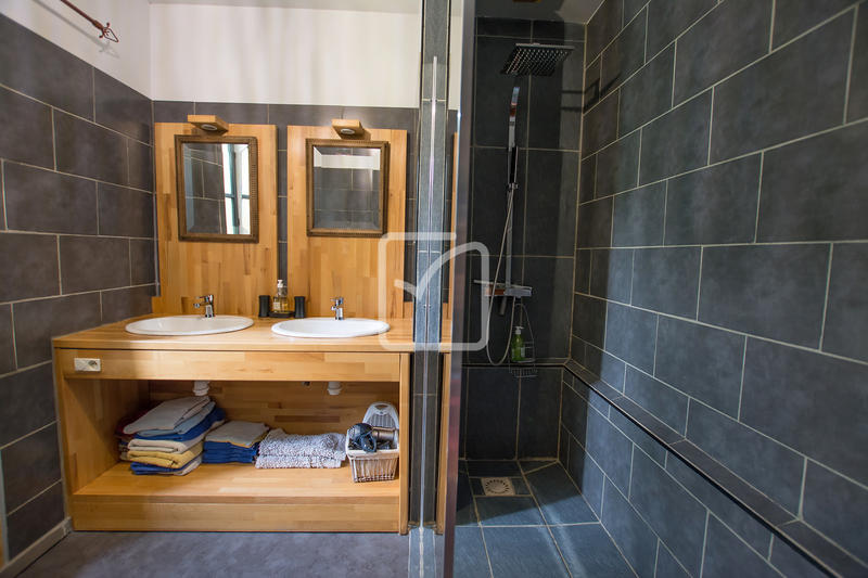 Maison - 299 m² - 15 pièces