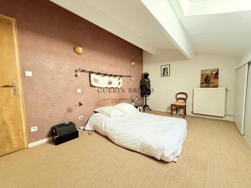 Maison - 201 m² - 7 pièces