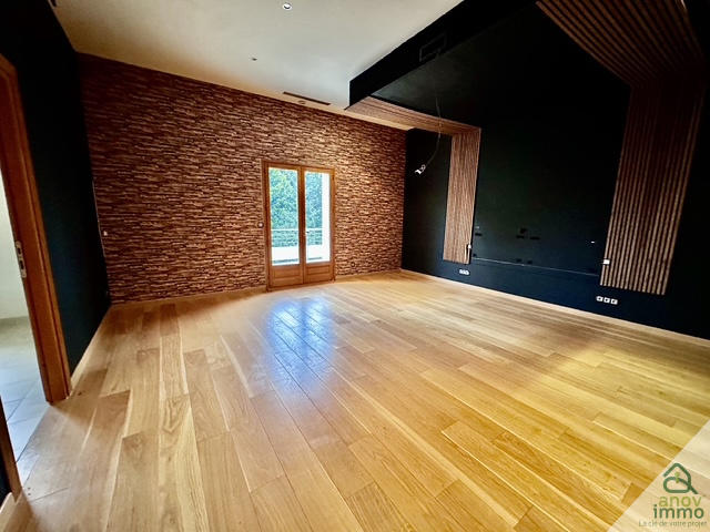 Propriété - 337 m² - 5 pièces