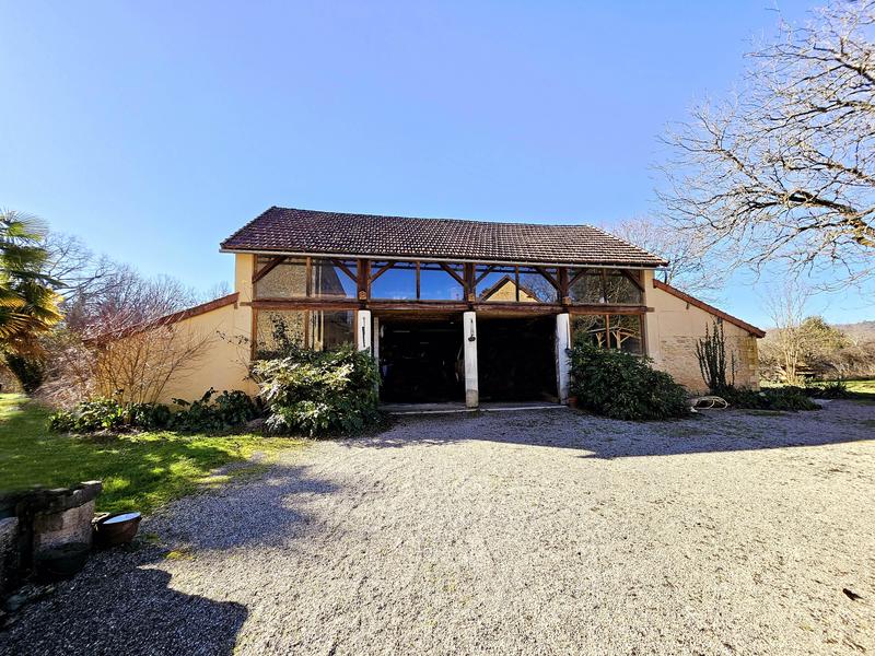 Maison - 308 m² - 11 pièces