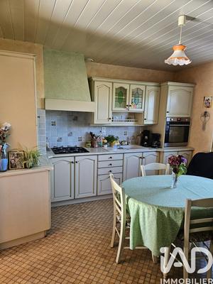 Maison - 214 m² - 8 pièces