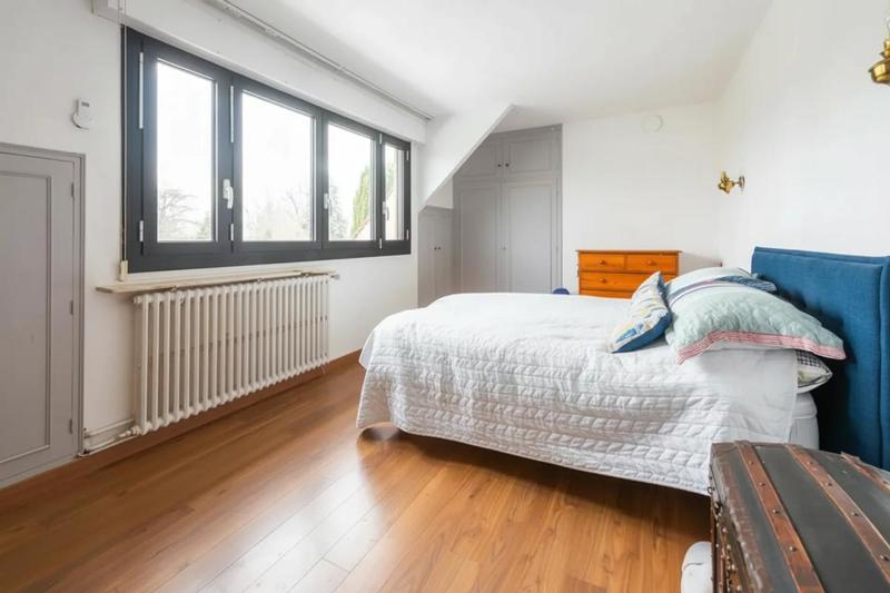 Maison - 200 m² - 8 pièces