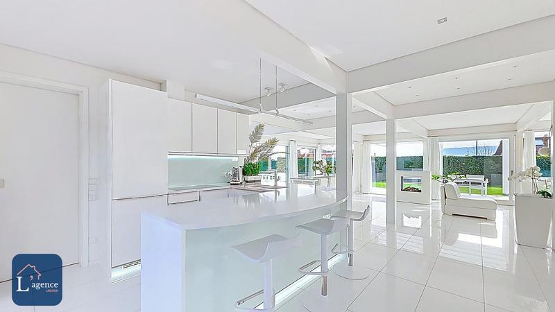 Maison contemporaine - 257 m² - 7 pièces