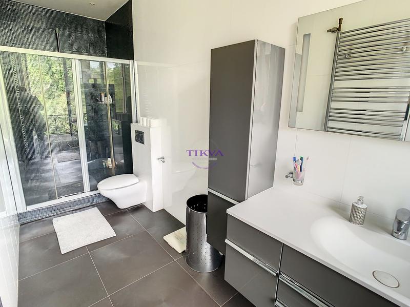 Maison - 530 m² - 12 pièces