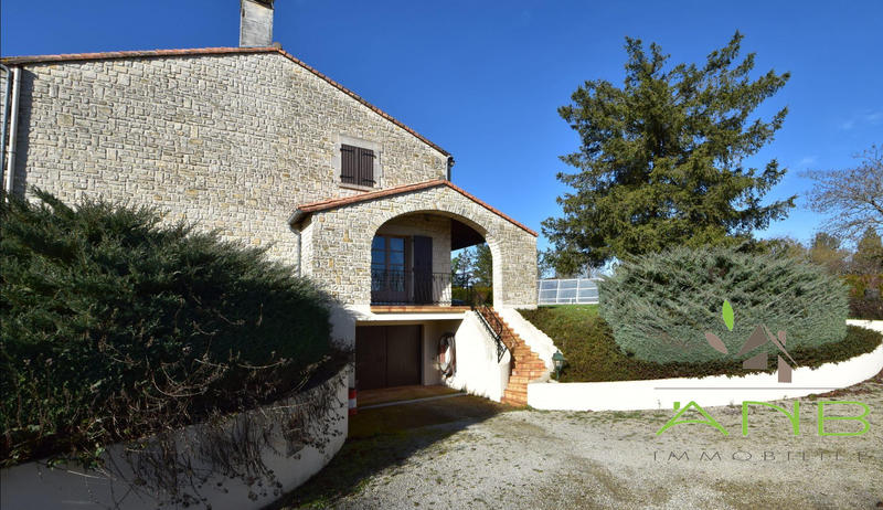 Maison - 290 m² - 5 pièces