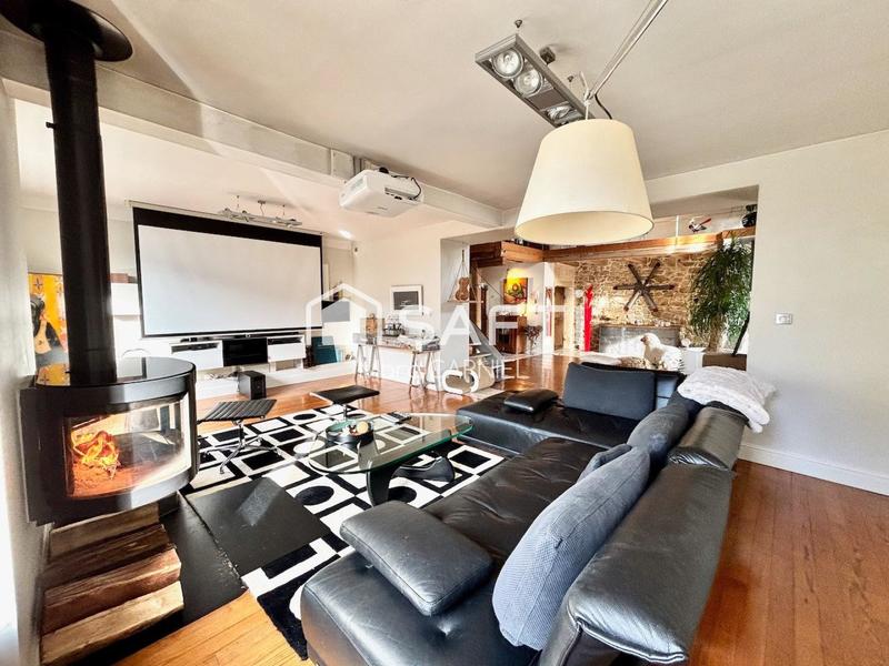 Maison - 335 m² - 11 pièces