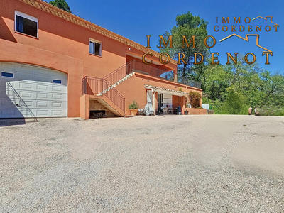 Villa - 200 m² - 6 pièces