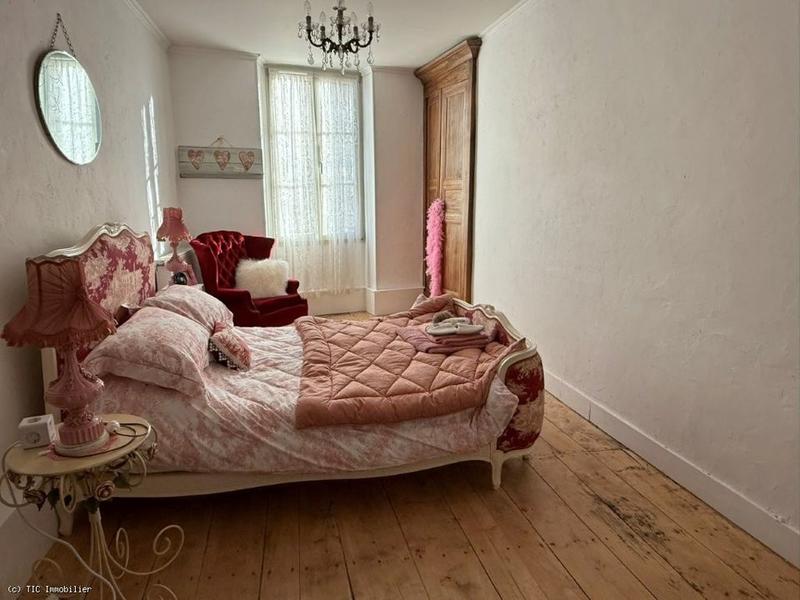 Maison de village - 495 m² - 10 pièces