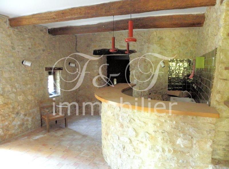 Propriété - 3 000 m²