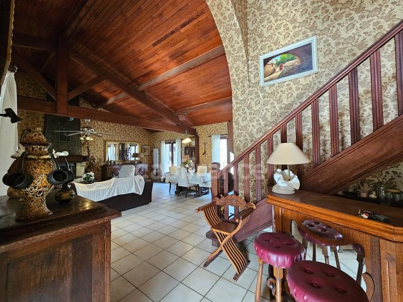 Maison - 214 m² - 7 pièces