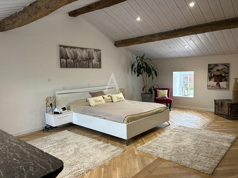 Maison - 242 m² - 5 pièces