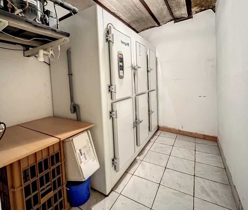 Local commercial - 200 m² - 11 pièces