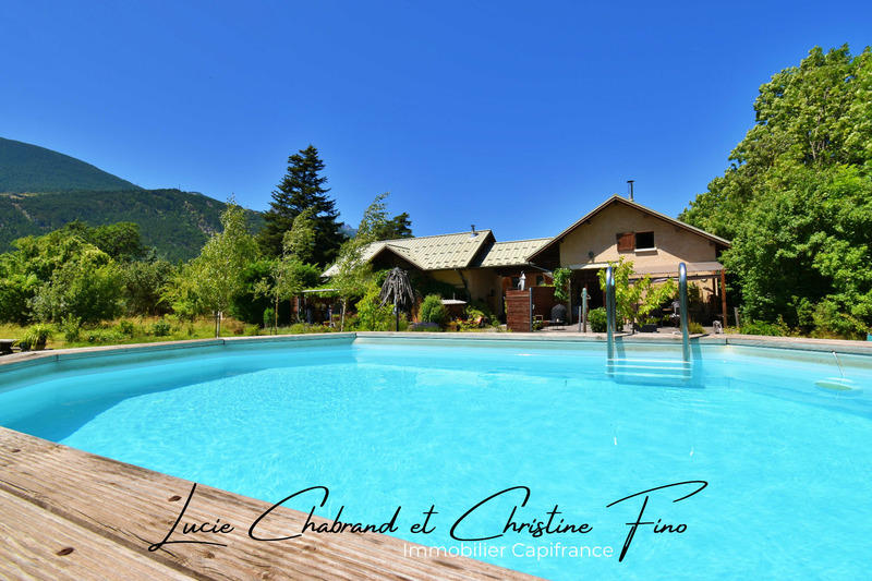 Maison - 187 m² - 10 pièces