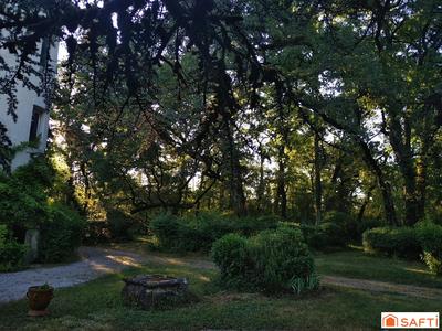 Maison - 410 m² - 10 pièces