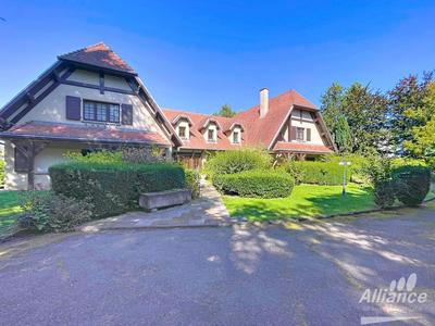 Propriété - 455 m² - 10 pièces