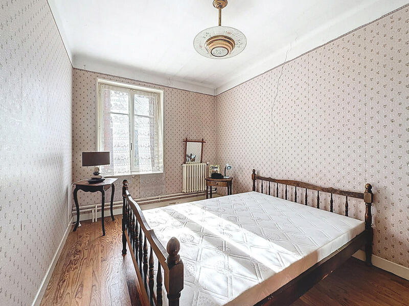 Maison - 238 m² - 10 pièces