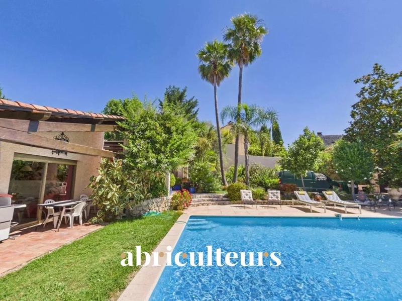 Maison - 276 m² - 7 pièces