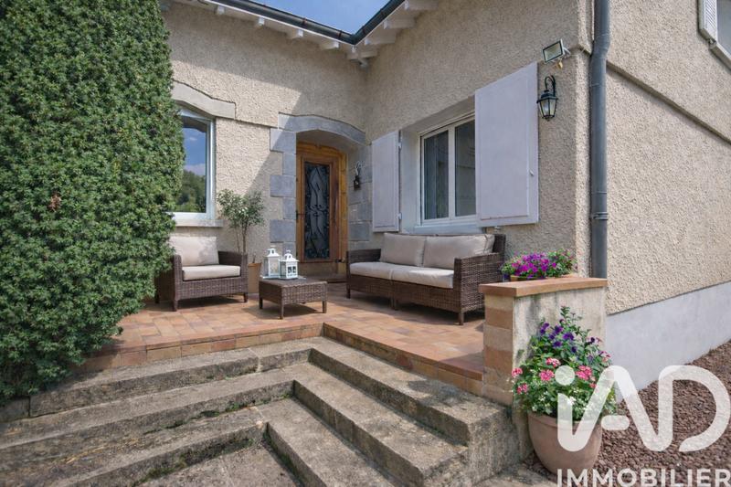 Maison - 240 m² - 10 pièces
