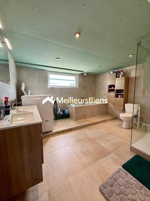 Maison - 180 m² - 7 pièces