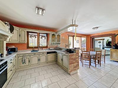 Maison - 260 m² - 9 pièces