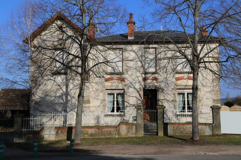 Maison - 220 m² - 9 pièces