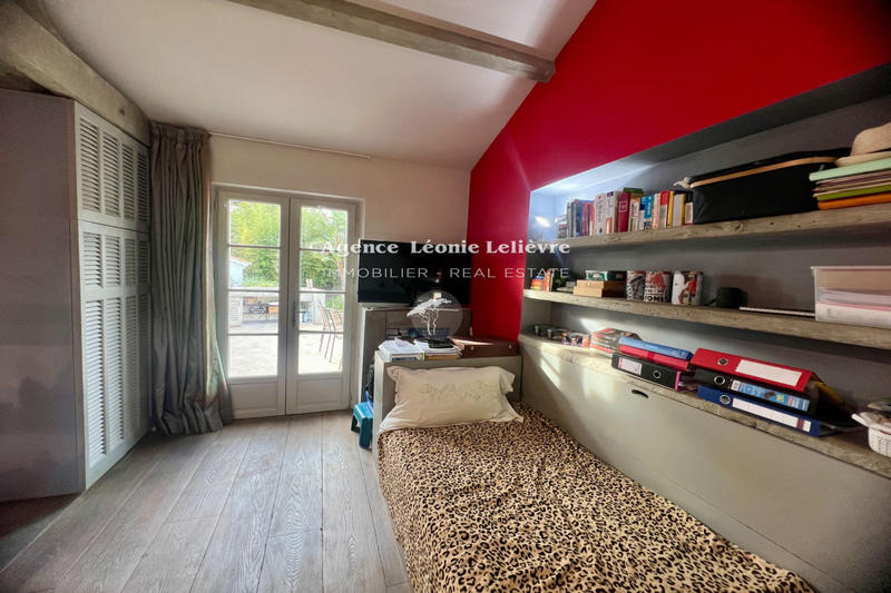 Maison - 273 m² - 9 pièces