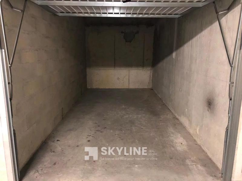 Parking / Garage - 12 m²