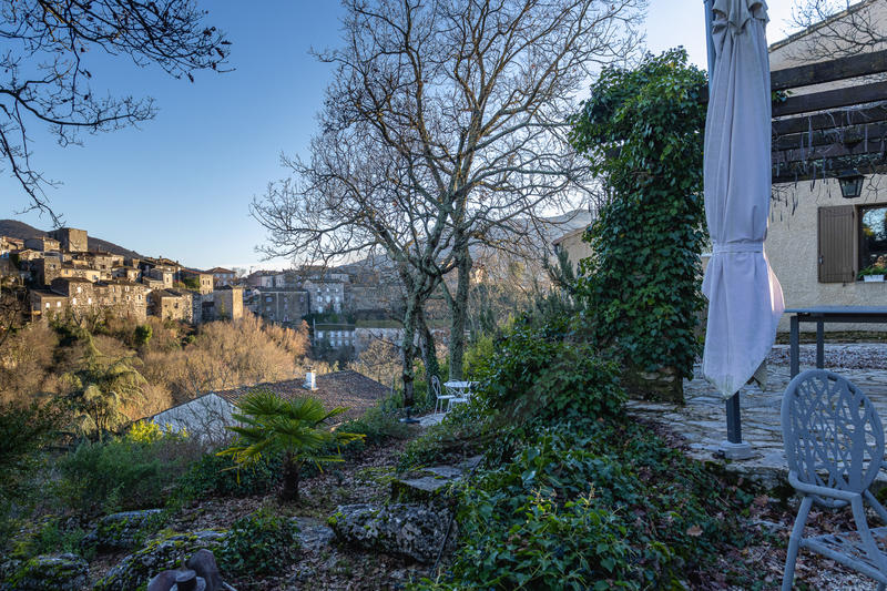 Propriété - 235 m² - 12 pièces