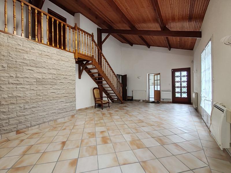 Maison - 230 m² - 10 pièces