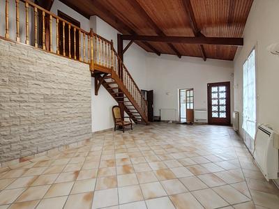 Maison - 230 m² - 10 pièces
