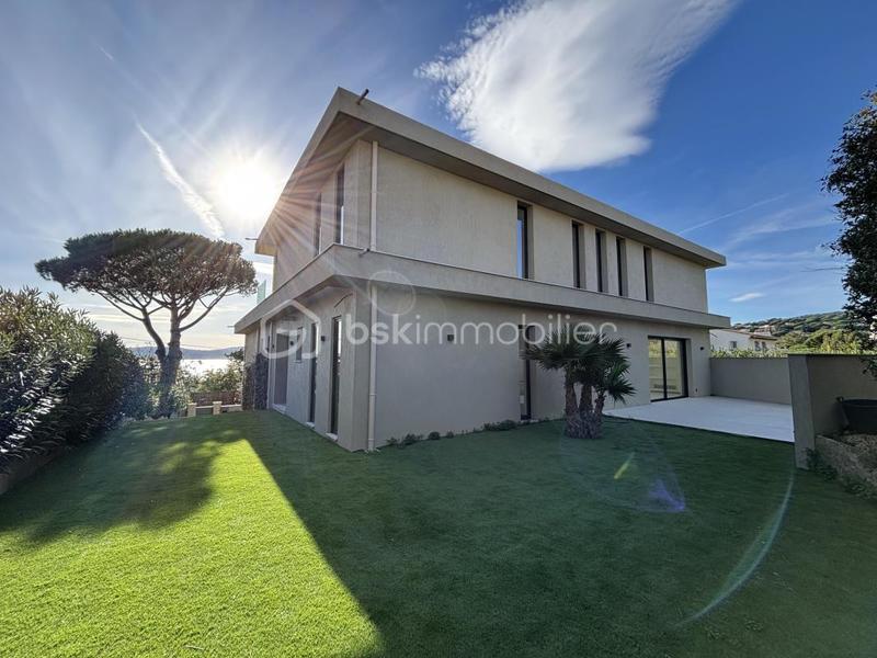 Maison - 262 m² - 5 pièces