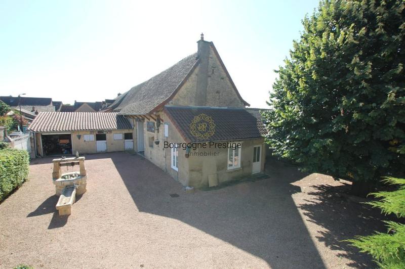 Propriété - 107 m² - 6 pièces