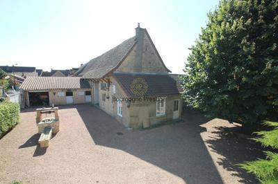 Propriété - 107 m² - 6 pièces