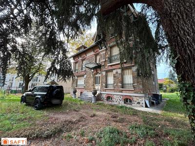 Maison - 320 m² - 27 pièces