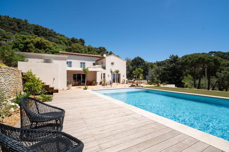 Maison - 268 m² - 7 pièces