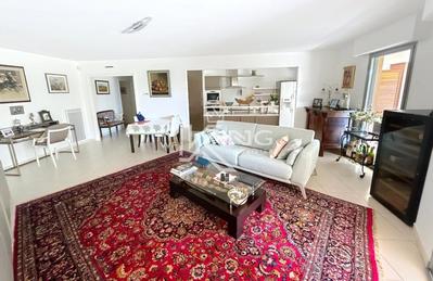 Appartement - 90 m² - 3 pièces