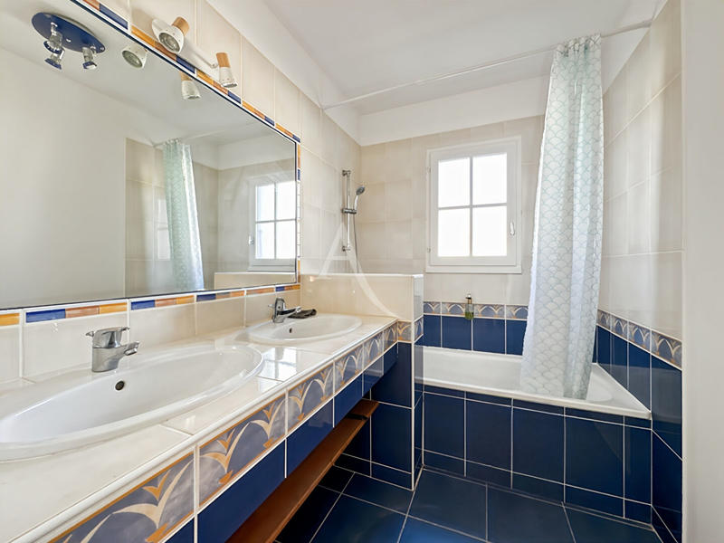 Maison - 99 m² - 4 pièces