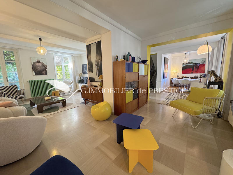 Maison - 285 m² - 11 pièces