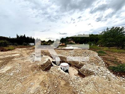 Terrain constructible - 725 m²