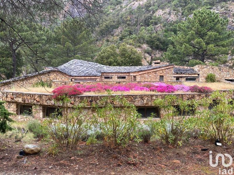 Maison - 490 m² - 7 pièces