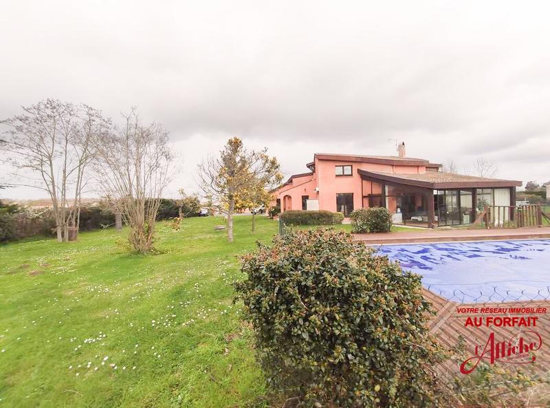 Maison - 255 m² - 7 pièces