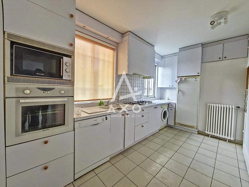 Maison - 216 m² - 8 pièces