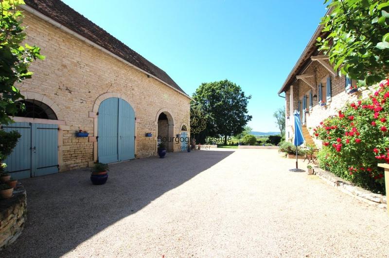 Propriété - 190 m² - 6 pièces