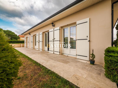 Maison traditionnelle - 175 m² - 8 pièces