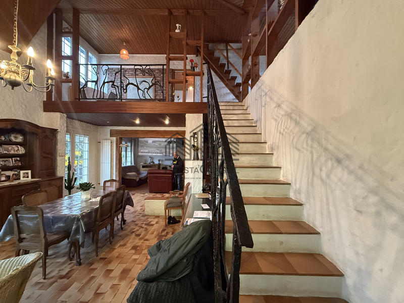 Maison - 210 m² - 5 pièces