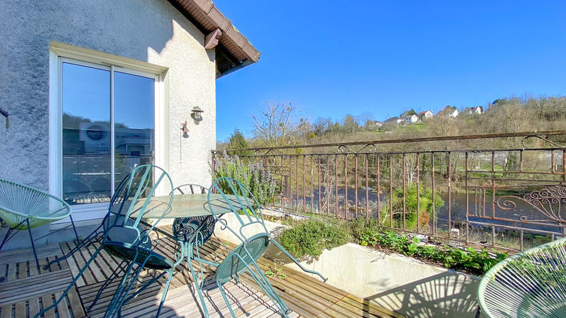 Maison - 213 m² - 7 pièces