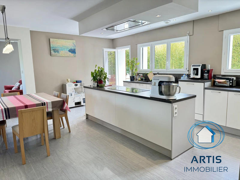 Maison - 230 m² - 6 pièces